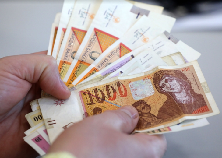 Просечната нето-плата за август изнесувала 45.310 денари
