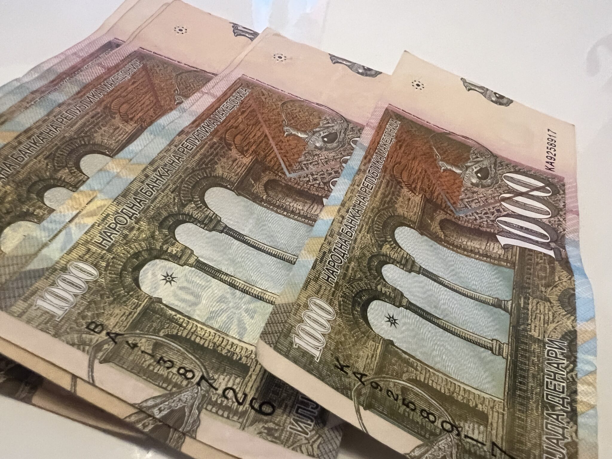 Граѓаните најмногу земаат потрошувачки и станбени кредити
