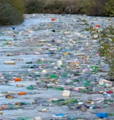 Слабите комунални услуги се причината зошто Вардар е полн со отпад, велат од Министерството за животна средина