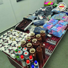 Царината заплени околу 3.000 парчиња парфеми, алкохол, електронски цигари, автоделови и облека