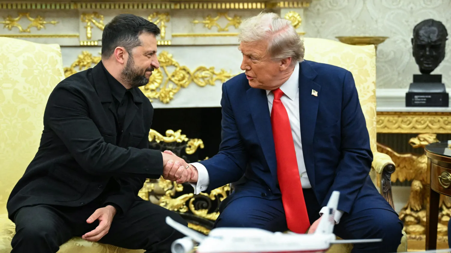 Волстрит журнал: Трамп му кажал на Зеленски дека враќање на изгубената територија не е приоритет