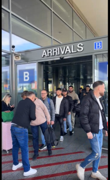 (Видео) Кандидат за градоначалник од Влен пречекува гласачи донесени од дијаспората