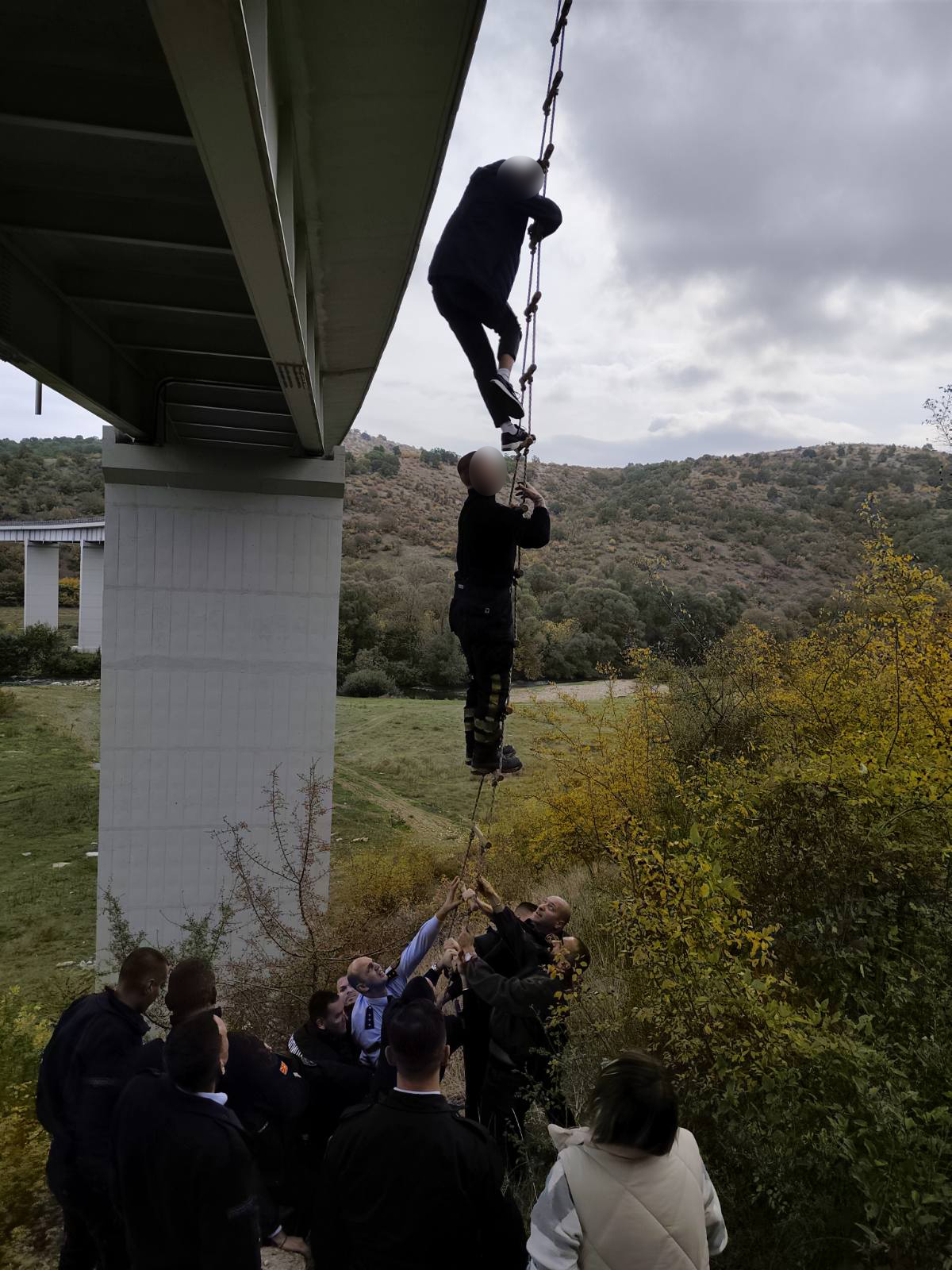 Полициски службеници спасија лице при обид за самоубиство во Куманово