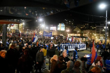 Дојави за бомби пред големиот протест, запреа возовите кон Нови Сад