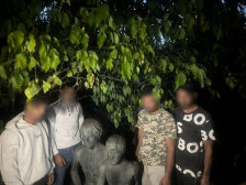 Украдени се уште три бронзени бисти од гробиштата во Бутел