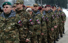 Границите во Словенија ќе ги чува војската