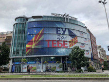 ЕК започнува кампања за проширувањето, а шефот на германската дипломатија доаѓа во Скопје да го убеди македонското раководство да не ја пропушти