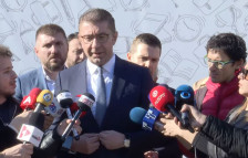 Мицкоски за уставните измени: Уште ако може да не сме Македонци, да сме нешто друго – најдобри ќе бидеме