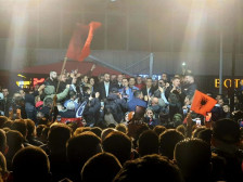 Касами со огномет и албански знамиња слави победа во Тетово