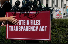 Трамп потпиша објавување на документите за Епстин