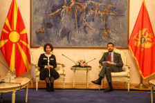 Сиљановска-Давкова се сретна со црногорскиот претседател Милатовиќ – разговарано за надминување на предизвиците со кои се соочуваат земјите на патот кон ЕУ