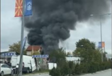 (Видео) Кибритен напад: Гори отпад за старо железо во Прилеп