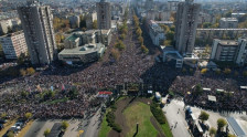 Реки од луѓе со 16-минутен молк им оддадоа почит на жртвите од трагедијата во Нови Сад