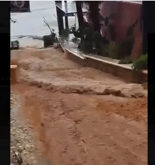 Силна бура и дожд во Грција: улиците под вода, на сила црвено предупредување