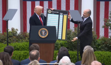 СЕКОЕ АМЕРИКАНСКО ДОМАЌИНСТВО ЗА ЦАРИНИТЕ НА ТРАМП „ПЛАЌА“ 1.500 ДОЛАРИ