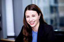 Евро-пратеничката Ирена Јовева ја доби наградата „Светилник“: „Го гледам патот кон слободата, студентите се светлото на крајот од тунелот“