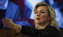 Захарова: Велика Британија не избира, туку прави сè што може за да ги попречи преговорите за Украина