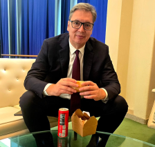 Француските медиуми: Власта на Вучиќ почна да се ниша