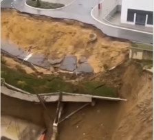 (Видео) Битно се гради, нови големи проблеми за Вучиќ: Се сруши само што изграден пат во Крагуевац