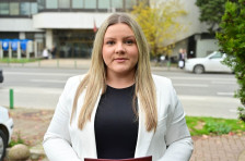 Нов удар врз младите, ДПМНЕ ги намалува парите за студентски стандард за 7,3 милиони евра во Буџетот, велат од СДММ