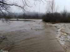 Поплави и одрони низ Макдонија: Се излеаа повеќе реки