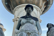 (Видео) Герила акција на „Кој е следен?“ во Скопје: Поддршка за Кочани и повик на Маршот на ангелите