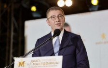 Додека седите дома, други одлучуваат за вашата иднина, порача Мицкоски