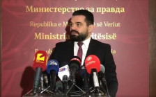 Кренар Лога се повлекува од политиката