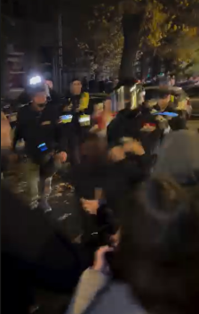 Полицаец претепа девојка во Нови Сад