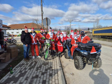 Делчевските моторџии поделија повеќе од 500 новогодишни пакетчиња на најмладите