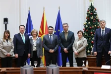 Мицкоски: Започнува инвестиција од 21 милион евра за набавка на нови електрични локомотиви со поддршка на ЕБРД