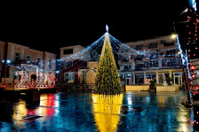 (Фото) Крива Паланка повторно најубаво украсен град во Македонија: Блесна во полн празничен сјај!