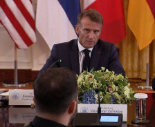 Макрон: Франција ги осудува визните ограничувања наметнати од САД