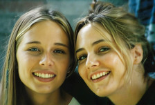 ФБИ ја игнорирало пријавата против Епстин уште во 1996: „Украдени“ голи фотографии од малолетнички