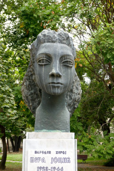 Украдена бистата на Вера Јоциќ од парк во Центар