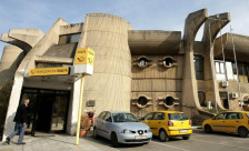 Владата ќе донира 100 нови комби возила за Пошта