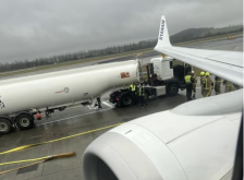 Авион на „Ryanair“ во Единбург полн со патници се судри со цистерна