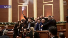(Видео) Тепачка во албанскиот парламент