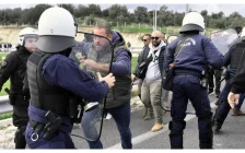 Грчките земјоделци пак блокираат со трактори на „Евзони“