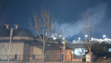 Гори стара куќа до црквата „Свети Спас“ во старата скопска чаршија