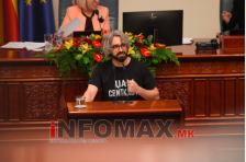 Апасиев: 24 министри во Влада, тежат 4 милиони евра