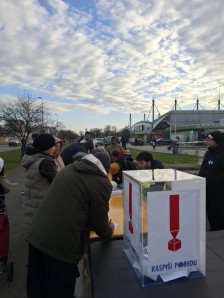 Српските студенти собираат потписи за вонредни парламентарни избори на 100 локации низ државата