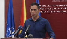 (Видео) Мециновиќ: Додека претседателката зборува за топење на глечери, граѓаните се гушат од загаден воздух