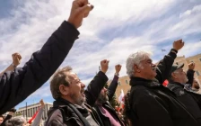 Синдикатот на вработените во државниот сектор во Грција започна 24-часовен штрајк