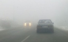 Магла на планинските премини Стража, Плетвар и Крушево, сообраќајот се одвива по влажни коловози