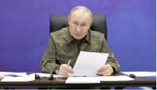 ЕВРОПСКИТЕ ЛИДЕРИ СЕ ПРАСИЊА КОИ САКАА ДА ПРОФИТИРААТ ОД КОЛАПСОТ НА РУСИЈА, КАЖА ПУТИН