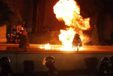 Продолжува хаосот во Тирана на антивладините протести – има и повредени