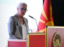 Амбасадорката Агелер си оди од Македонија – Трамп отповика 30 дипломати