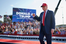 Од 10.000 до 100.000 долари по лице: Трамп размислува да им плати на жителите на Гренланд за да се придружат кон САД?!