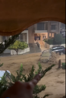 Силно невреме и поплави во Атина, загинаа две лица